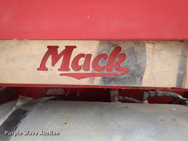 image for item FX9180 2000 Mack CL  truck cab and chassis