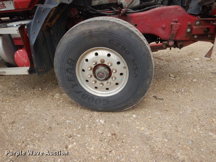 image for item FX9180 2000 Mack CL  truck cab and chassis