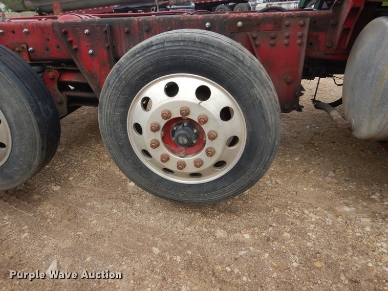 image for item FX9180 2000 Mack CL  truck cab and chassis