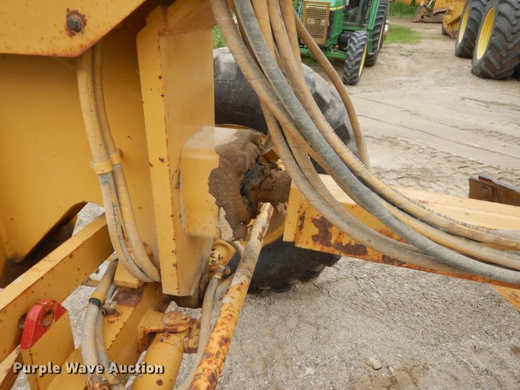 image for item FX9186 2001 Caterpillar 140H  motor grader