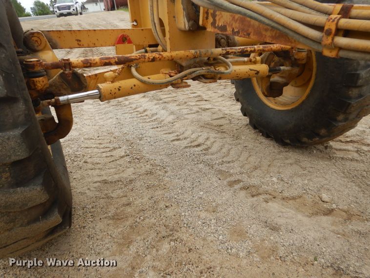 image for item FX9186 2001 Caterpillar 140H  motor grader