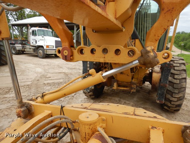 image for item FX9186 2001 Caterpillar 140H  motor grader