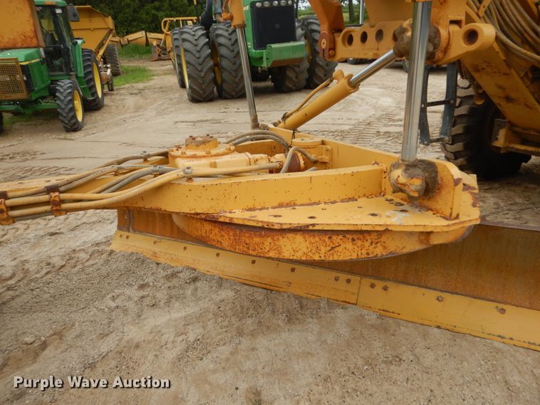 image for item FX9186 2001 Caterpillar 140H  motor grader