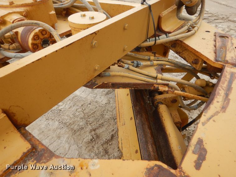 image for item FX9186 2001 Caterpillar 140H  motor grader