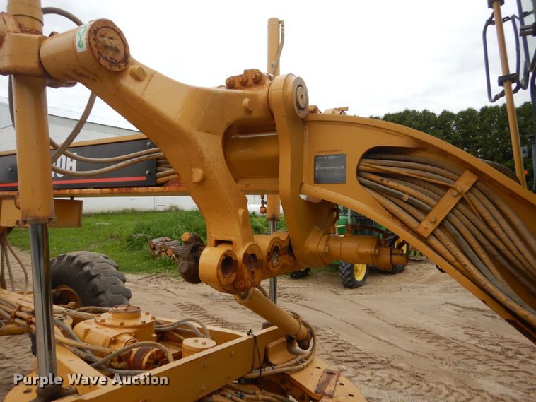 image for item FX9186 2001 Caterpillar 140H  motor grader