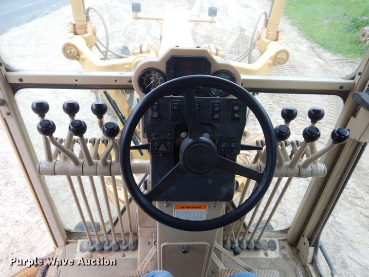 image for item FX9186 2001 Caterpillar 140H  motor grader