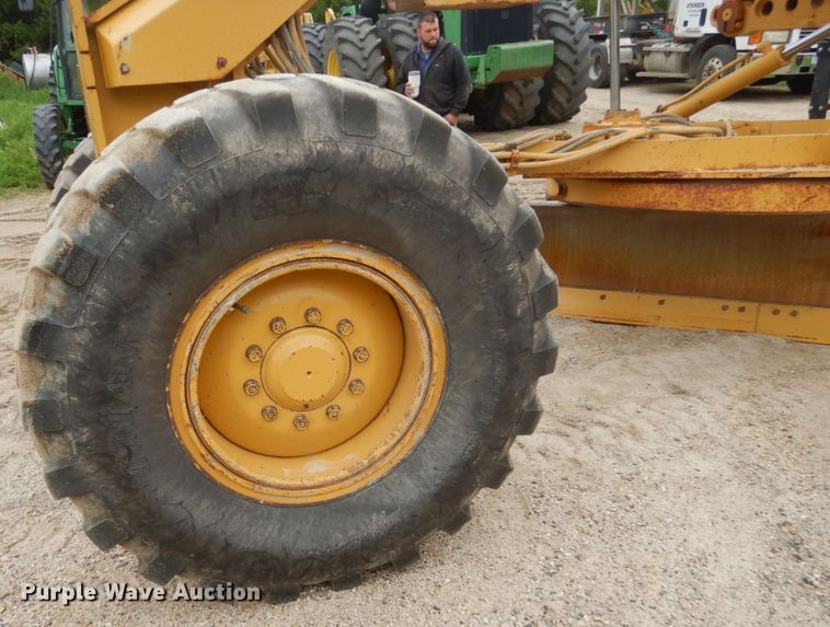 image for item FX9186 2001 Caterpillar 140H  motor grader