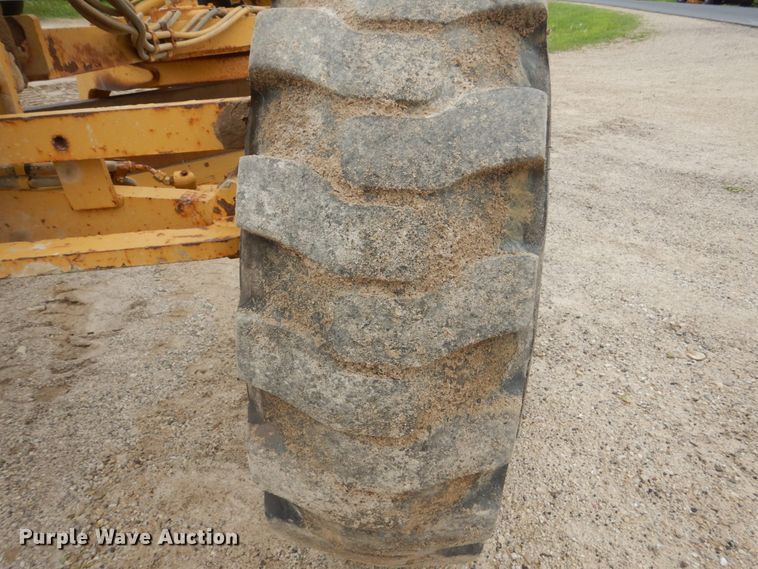 image for item FX9186 2001 Caterpillar 140H  motor grader