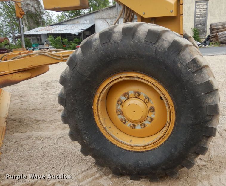 image for item FX9186 2001 Caterpillar 140H  motor grader