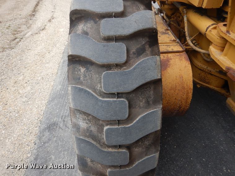 image for item FX9186 2001 Caterpillar 140H  motor grader