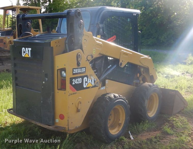 image for item GA9021 2015 Caterpillar 242D  skid steer loader