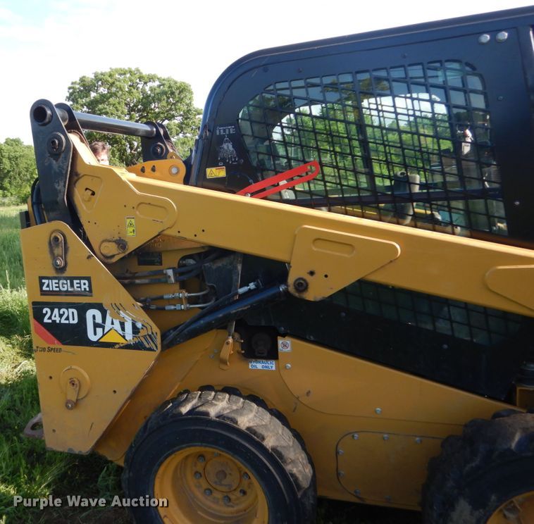 image for item GA9021 2015 Caterpillar 242D  skid steer loader