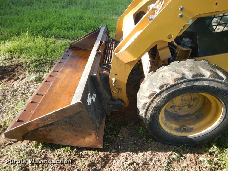 image for item GA9021 2015 Caterpillar 242D  skid steer loader