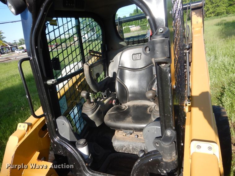 image for item GA9021 2015 Caterpillar 242D  skid steer loader