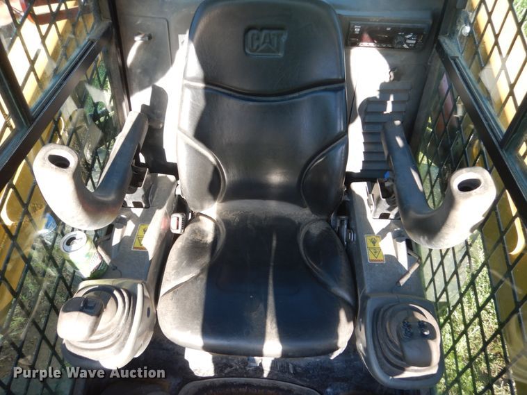 image for item GA9021 2015 Caterpillar 242D  skid steer loader