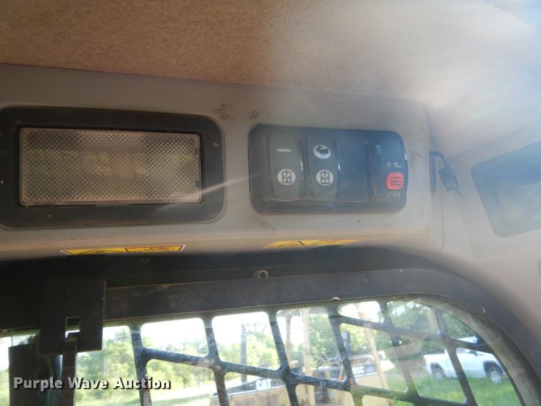 image for item GA9021 2015 Caterpillar 242D  skid steer loader