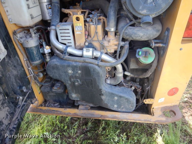 image for item GA9021 2015 Caterpillar 242D  skid steer loader