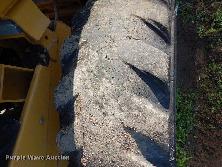 image for item GA9021 2015 Caterpillar 242D  skid steer loader