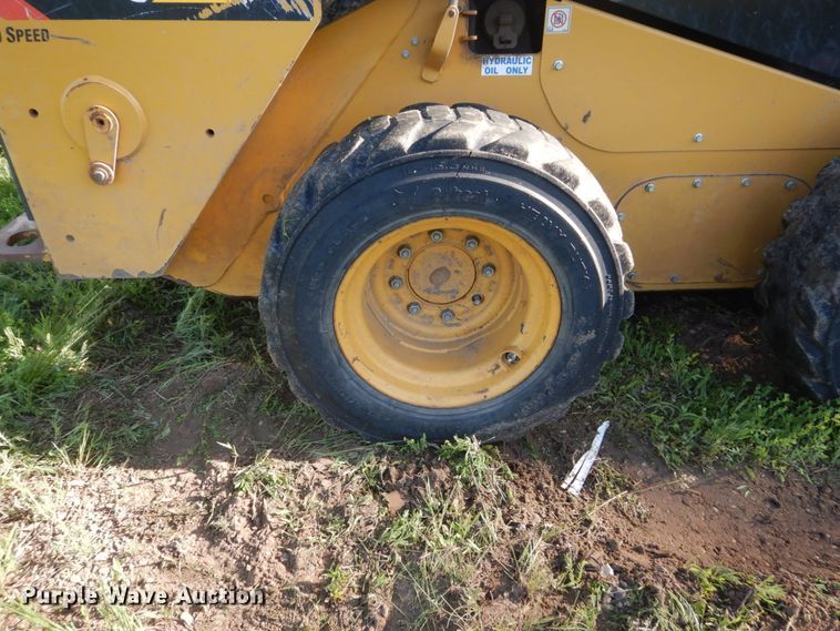 image for item GA9021 2015 Caterpillar 242D  skid steer loader