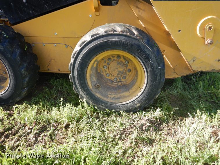 image for item GA9021 2015 Caterpillar 242D  skid steer loader