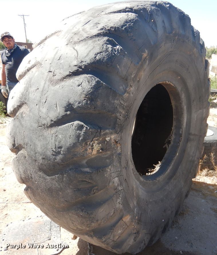 image for item GE9454 29.5-29 tire