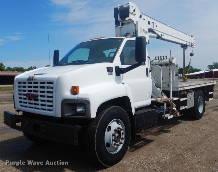 image for item GF9219 2009 GMC C7500  crane truck