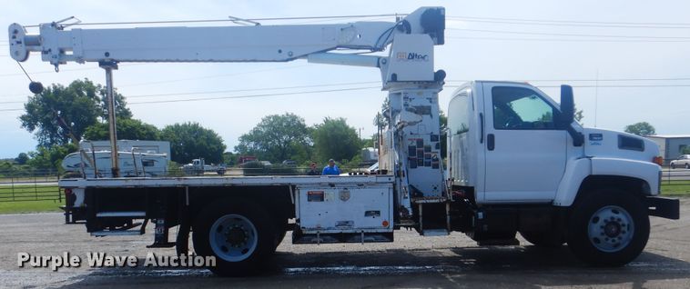 image for item GF9219 2009 GMC C7500  crane truck