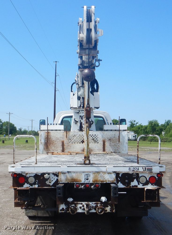 image for item GF9219 2009 GMC C7500  crane truck