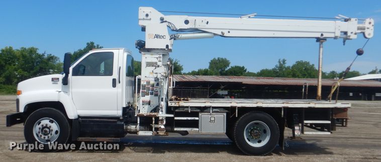 image for item GF9219 2009 GMC C7500  crane truck