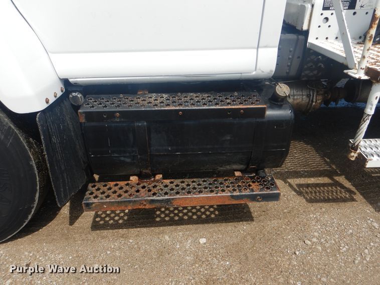 image for item GF9219 2009 GMC C7500  crane truck