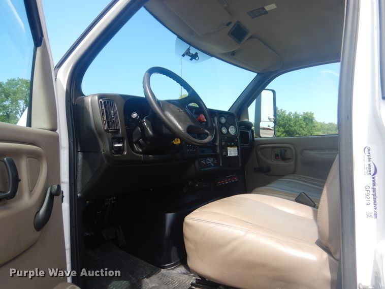 image for item GF9219 2009 GMC C7500  crane truck