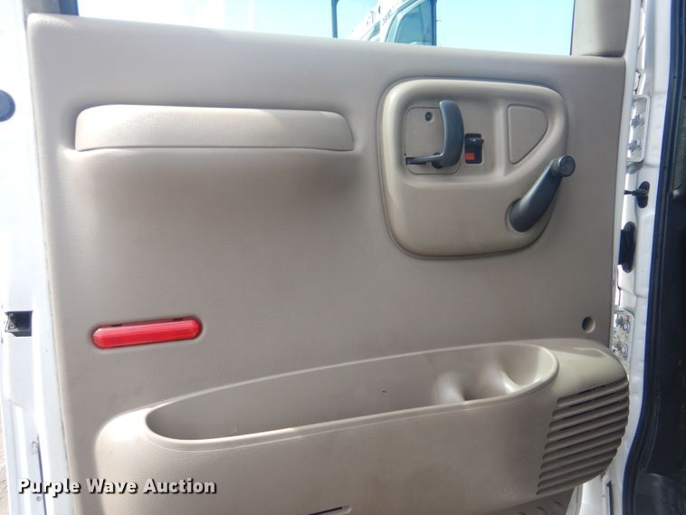 image for item GF9219 2009 GMC C7500  crane truck