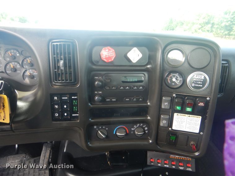 image for item GF9219 2009 GMC C7500  crane truck