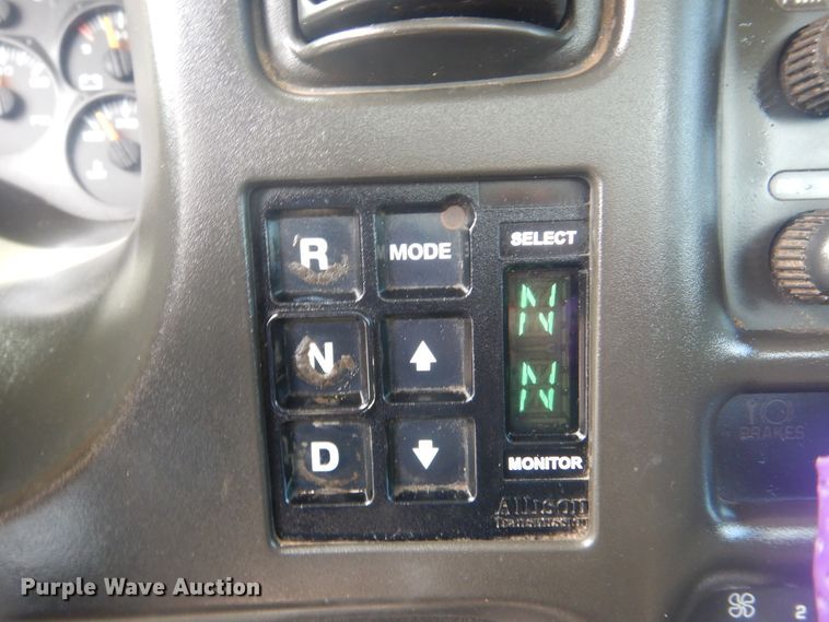 image for item GF9219 2009 GMC C7500  crane truck