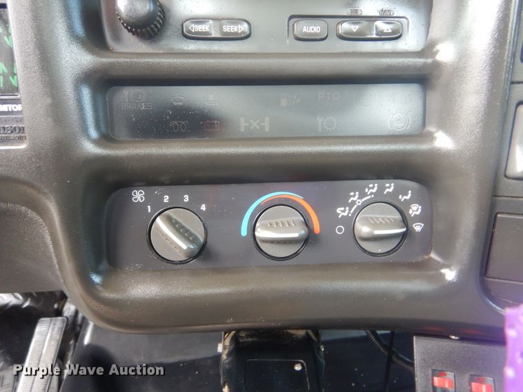 image for item GF9219 2009 GMC C7500  crane truck