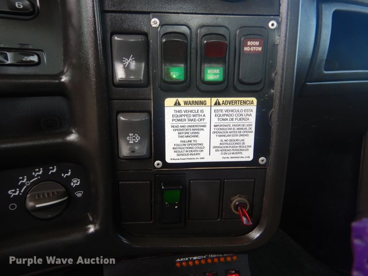 image for item GF9219 2009 GMC C7500  crane truck