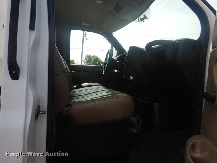 image for item GF9219 2009 GMC C7500  crane truck