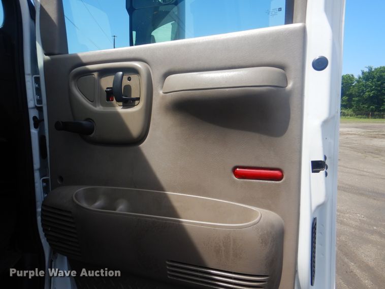 image for item GF9219 2009 GMC C7500  crane truck