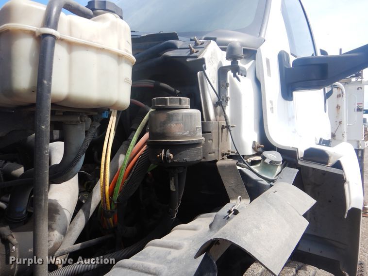 image for item GF9219 2009 GMC C7500  crane truck