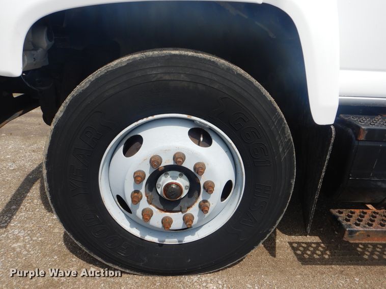 image for item GF9219 2009 GMC C7500  crane truck