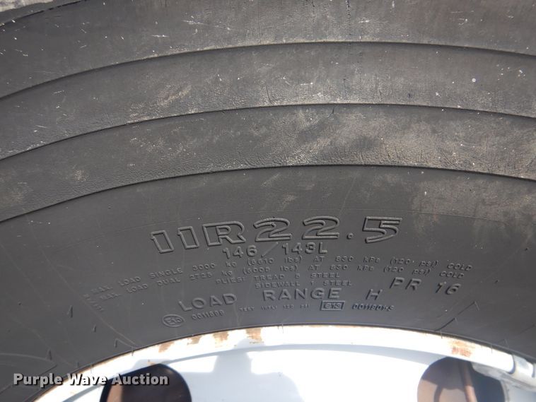 image for item GF9219 2009 GMC C7500  crane truck