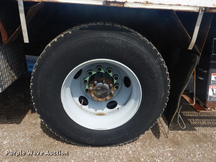 image for item GF9219 2009 GMC C7500  crane truck