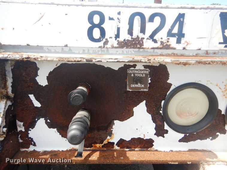 image for item GF9219 2009 GMC C7500  crane truck