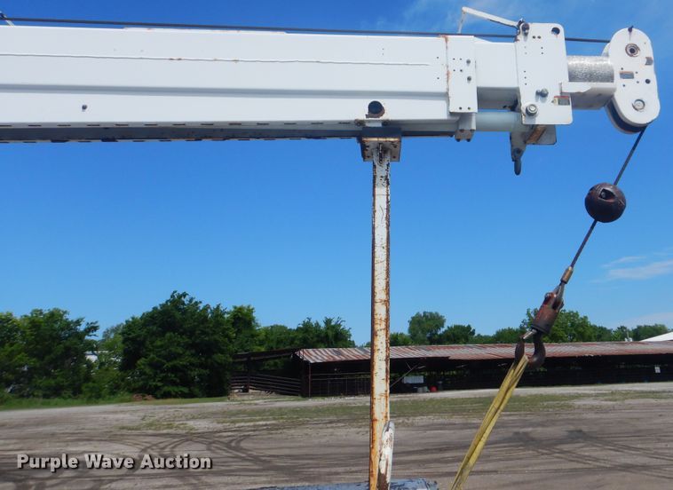 image for item GF9219 2009 GMC C7500  crane truck