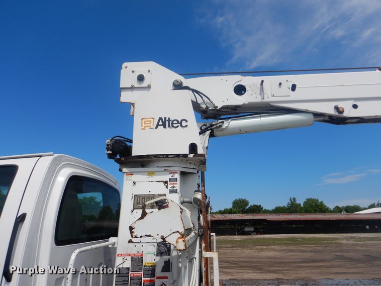 image for item GF9219 2009 GMC C7500  crane truck