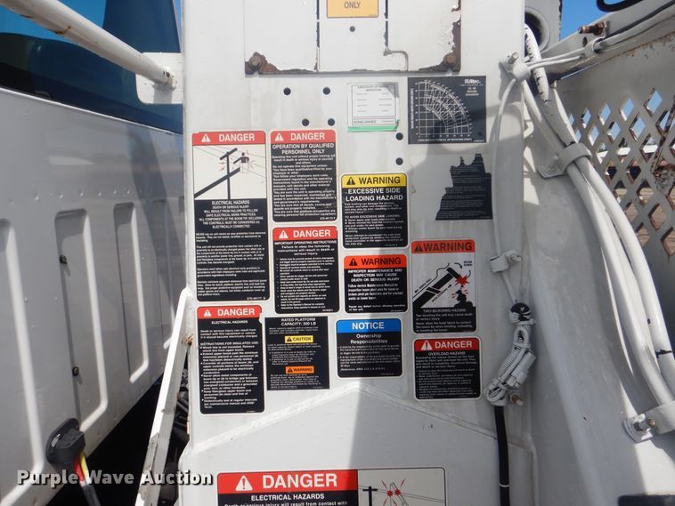 image for item GF9219 2009 GMC C7500  crane truck