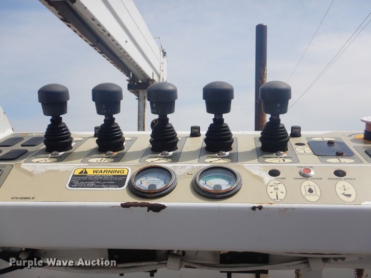 image for item GF9219 2009 GMC C7500  crane truck