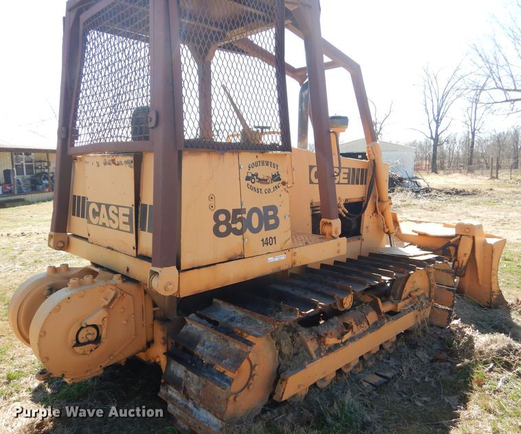 image for item GM9479 1981 Case 850B dozer