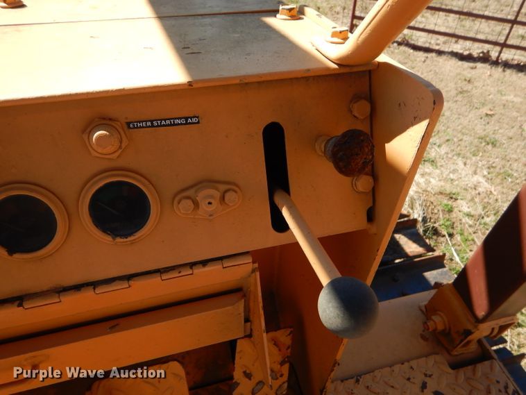 image for item GM9479 1981 Case 850B dozer