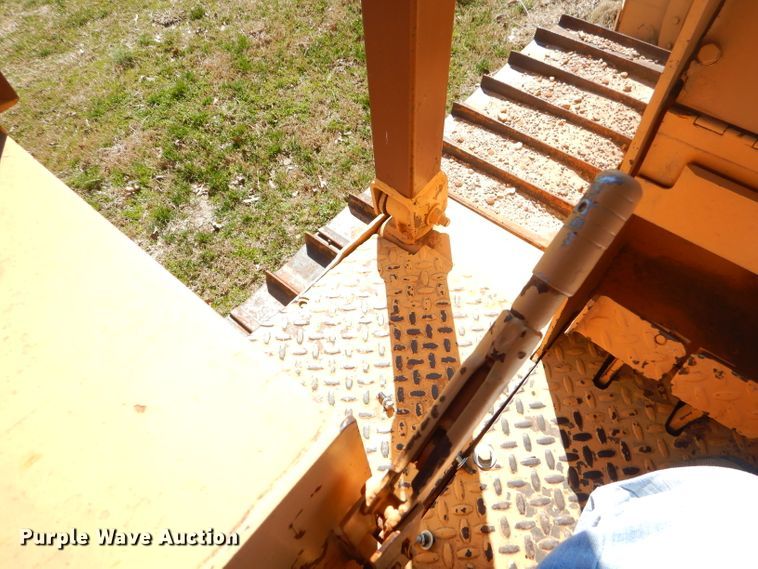 image for item GM9479 1981 Case 850B dozer